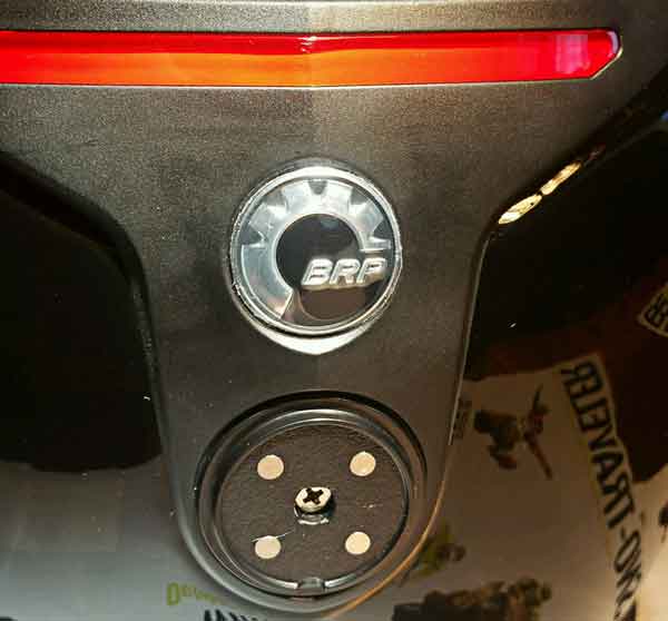 ski-doo-oxygen-helmet-eLinQ-rear-magnet-connector
