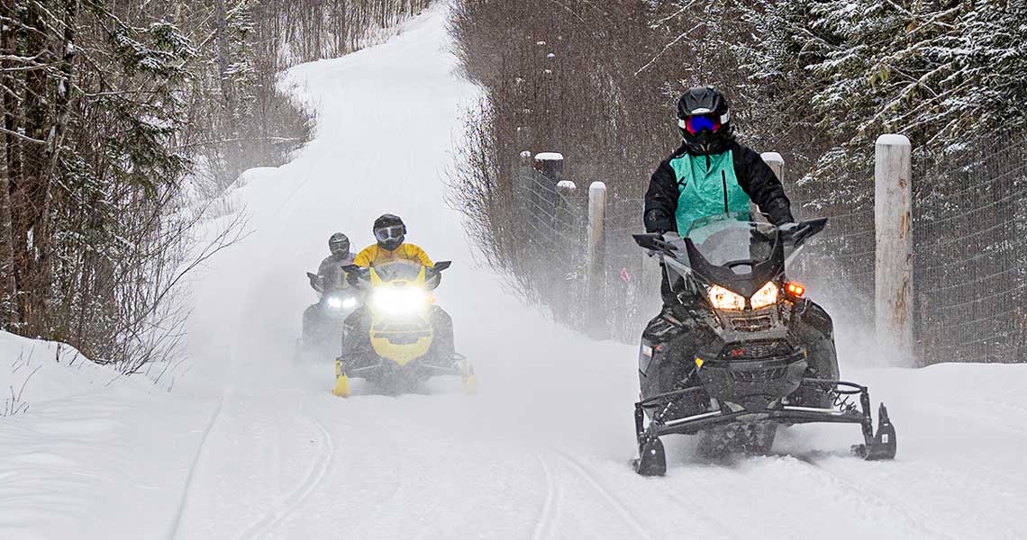 Expert Snowmobile Tips and Techniques for Beginners